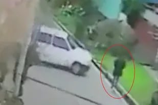 Un auto chocó a una mujer en Castelar