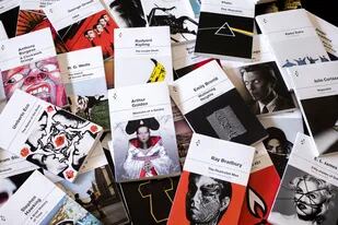 The Papertracks es el proyecto artístico de dos diseñadores argentinos, que cuenta con el aval de escritores de renombre