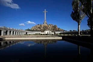 En esta imagen de archivo, vista del mausoleo del Valle de los Caídos, cerca de El Escorial, a las afueras de Madrid, el 13 de octubre de 2019. (AP Foto/Manu Fernández)