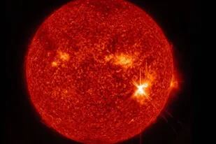 La imagen en primer plano de una llamarada solar captada desde el Solar Dynamics Observatory de la NASA. Fuente: NASA/Goddard/SDO