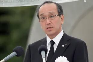 El alcalde de Hiroshima pidió que Japón firme el tratado que prohíbe las bombas atómicas
