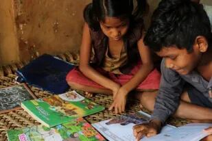 En algunos sectores de India hay niños que están olvidando leer y escribir debido al cierre de escuelas