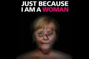 Angela Merkel, una de las líderes mundiales que apareció hoy golpeada en las fotos de una campaña del artista Alexandro Palombo por el Día Internacional de la Eliminación de la Violencia contra la Mujer