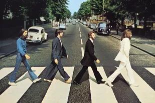 El 8 de agosto de 1969 los cuatro músicos se acercaron al estudio que pasaría a llamarse Abbey Road en 1970
