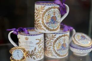 Se venderán 10.800 platos y tazas conmemorativos del Jubileo de Platino de la reina Isabel II