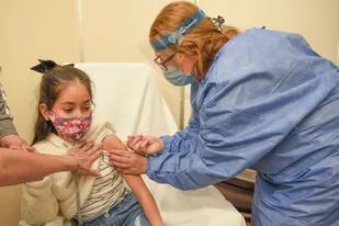 Los menores, cuya edad se encuentre entre los 3 y 11 años, podrán recibir la vacuna Sinopharm
