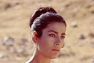 Irene Papas en una escena del film Las troyanas (1971)