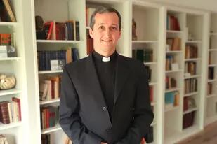 El padre Juan Llavallol, vicario regional del Opus Dei, formó una comisión para recibir testimonios
