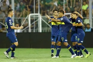 Festejo del gol de Mauro Zárate