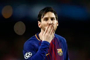Messi, en una imagen de archivo que vale por otro motivo: ese beso ahora es de despedida de Barcelona