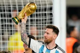 El festejo de los campeones del mundo tras el 2-0 a Panamá, liderado por Lionel Messi