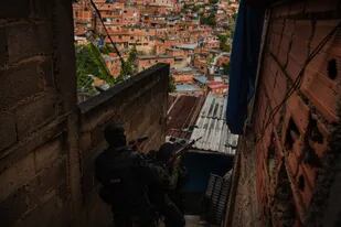 Fuerzas de seguridad en el Petare, las favelas de Caracas