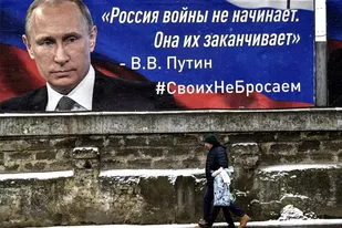 "Rusia no inicia las guerras, las termina", se lee en un cartel de Vladimir Putin en Simferopol, Crimea, el 10 de marzo.