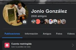 La cuenta de Facebook del escritor Jonio González, censurada por Facebook