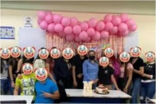 La reacción de los alumnos al enterarse que no era el día de cumpleaños de su maestra
Foto: captura de pantalla