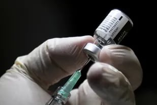 La vacuna rusa aún no fue aprobada para mayores de 60 años