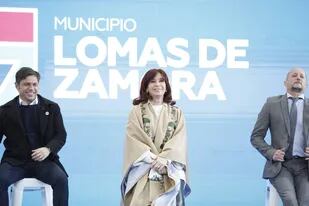 Cristina Kirchner junto a Axel Kicillof y Martín Insaurralde en un acto en Lomas de Zamora