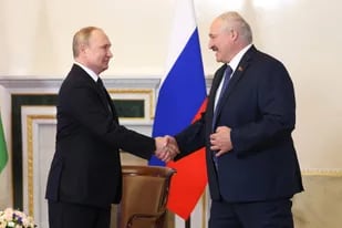 El presidente ruso, Vladimir Putin, y su homólogo bielorruso, Alexander Lukashenko, se reunieron en San Petersburgo