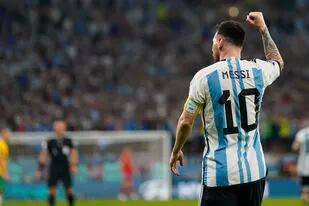 Lionel Messi celebra su gol a Australia; el capitán tuvo su mejor desempeño en el Mundial Qatar 2022.