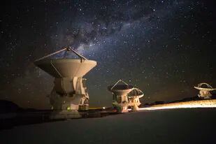 El radiotelescopio de ALMA tiene 66 antenas