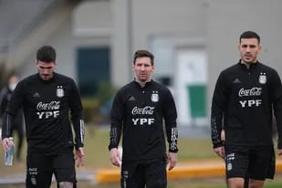 Rodrigo De Paul y Leandro Paredes, muy buenos socios de Lionel Messi en la selección argentina