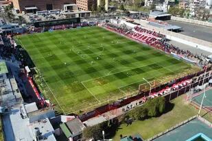 Barracas Central juega por primera vez en su cancha, de capacidad para apenas 4400 espectadores, en la Liga Profesional