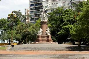 En el Monumento de Francia a la Argentina, en Recoleta