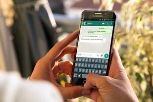WhatsApp comienza a ofrecer la función para reproducir mensajes de audio en segundo plano en la versión estable de la aplicación de mensajería instantánea