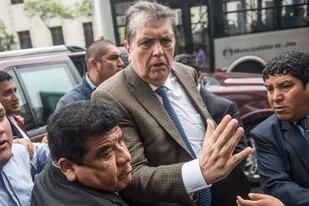 Perú: el expresidente Alan García se disparó cuando iban a detenerlo por corrupción