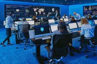 Este es el centro de simulacro de IBM que emula la infraestructura de una compañía para evaluar el impacto de un ataque informático, no solo en los sistemas afectados, sino en las repercusiones que también existe en el resto de la organización