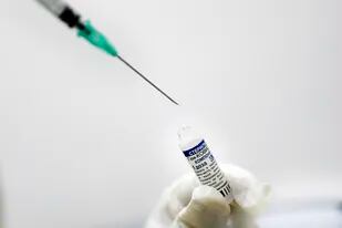 El ensayo clínico de la vacuna rusa, eje de un debate