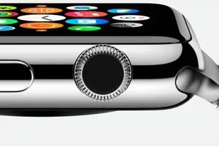 07/01/2015 Apple Watch.  Apple trabaja para integrar una cámara en sus dispositivos Apple Watch de dos formas distintas: una en la corona digital del reloj inteligente y otra en la parte trasera del módulo de este.  POLITICA INVESTIGACIÓN Y TECNOLOGÍA ESTADOS UNIDOS NORTEAMÉRICA APPLE