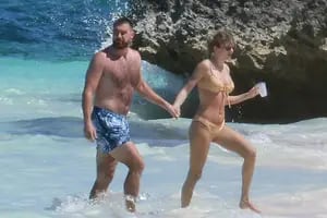 De los mimos bajo el sol de Taylor Swift y Travis Kelce a la salida de Dua Lipa con su nuevo novio