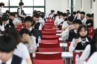 Una escuela en Corea del Sur, con distanciamiento social, durante la pandemia de coronavirus