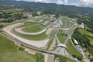El maravilloso y desafiante circuito de Mugello, en un valle del noroeste italiano, recibirá por primera vez a la Fórmula 1, en septiembre; fue adquirido en 1988 por Ferrari, que allí cumplirá su gran premio número 1000.