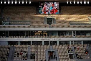 Pantallas gigantes y un puñado de espectadores: así se vive Roland Garros en 2020