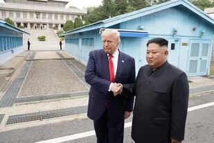 Se reunió con Kim Jong-un, en un gesto que podría servir para reencauzar la tensa relación bilateral por el plan nuclear de Pyongyang