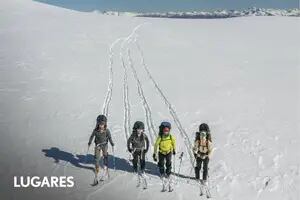 Son amigos, esquiaron 120 km por las montañas y lograron una travesía inédita