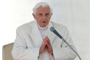 Benedicto ordenó sacar su firma de un libro sobre el celibato del cardenal ultraconservador Robert Sarah