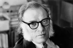 Isaac Asimov, el genio de Brooklyn que anticipó transformaciones científicas y tecnológicas en sus relatos