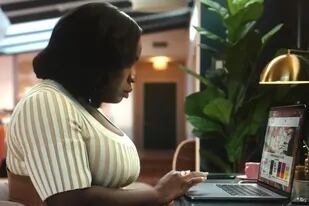 En el primer episodio de la cuarta temporada de "In Treatment" la doctora Brooke Taylor (Uzo Aduba) compra online "Llamadas telefónicas", de Roberto Bolaño