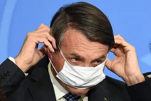 Bolsonaro dijo que es necesario enfrentar la pandemia del coronavirus con "coraje"