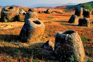 Cientos de urnas megalíticas están diseminadas en miles de kilómetros cuadrados. La tradición las emparenta con leyendas. Los especialistas las vinculan con rutas comerciales.