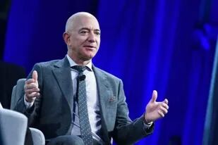 En 1994, Jeff Bezos dio los primeros pasos en la creación de Amazon, el gigante de comercio electrónico que décadas después lo llevó a acumular una de las mayores fortunas del mundo