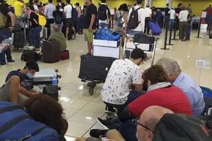 Hay argentinos varados en varios aeropuertos de todo el mundo