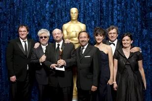 Quentin Tarantino y Pedro Almodóvar junto a Campanella, Francella y el resto del equipo de la película, que hace exactamente una década le daba el segundo premio de la Academia a la Argentina