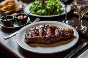 Para realizar su ranking, el World's101 Best Steak Restaurants recorre 700 locales de todo el mundo por año