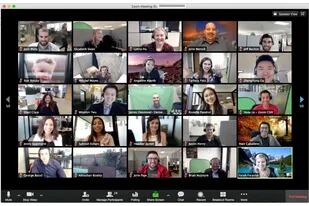 Los mosaicos en las videollamadas grupales permite ver a todos los integrantes de una reunión virtual, un espacio donde hay que seguir una serie de reglas de cortesía para que la comunicación fluya sin problemas