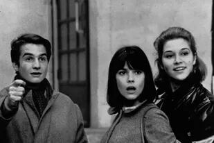 Jean Pierre Léaud, Chantal Goya y Catherine Isabelle Duport en Masculino-femenino, de Jean Luc Godard (1966)