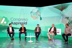 Directivos de Aapresid y autoridades de Santa Fe y Rosario en la presentación del próximo congreso de la entidad